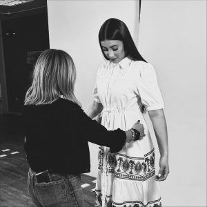 el motor detrás de cada proyecto de extramedia es un equipo que lo entrega todo ✨📌contáctanos y (2)